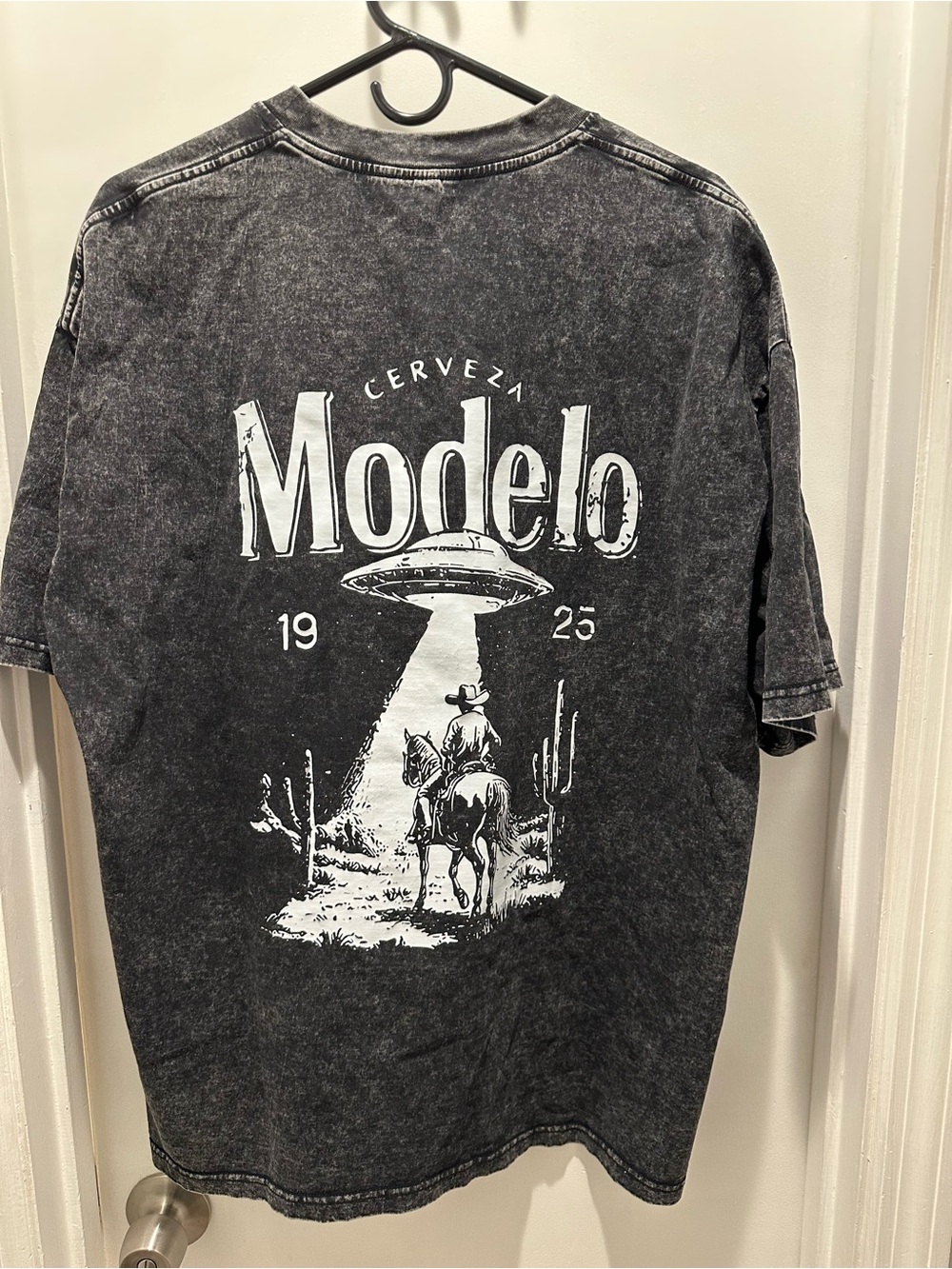 Modelo Vintage Black Washed Graphic Short Sleeve Tee